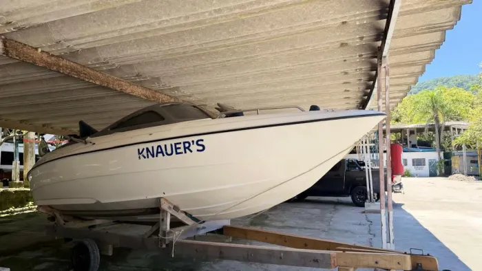 Barco Kinaus 22 pés 2009 motor Everhood gasolina documentado