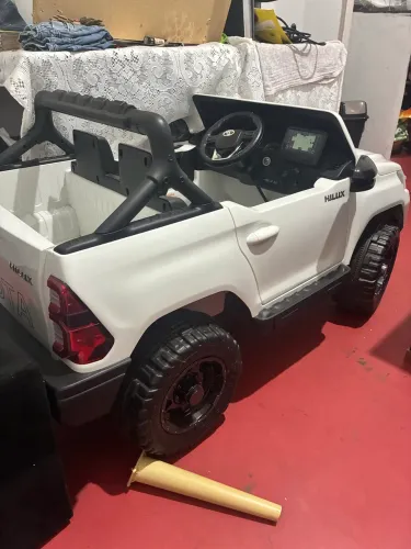 Carro elétrico Hilux infantil