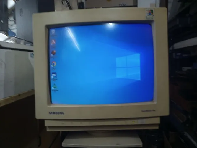 Monitor CRT Sansung analógico para 486 15 polegadas antigo
