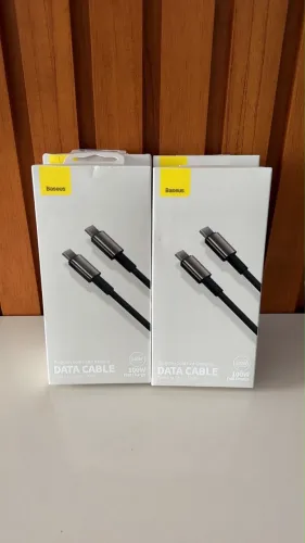 Cabo USB-C para USB-C Baseus Tungsten Gold de 100W.