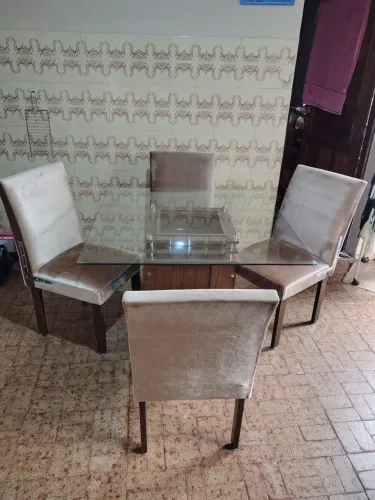 negociável CONJUNTO DE JANTAR MESA E 04 CADEiRAS DAKOTA TAMPO DE ViDRO