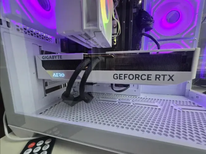 RTX 4070 AERO