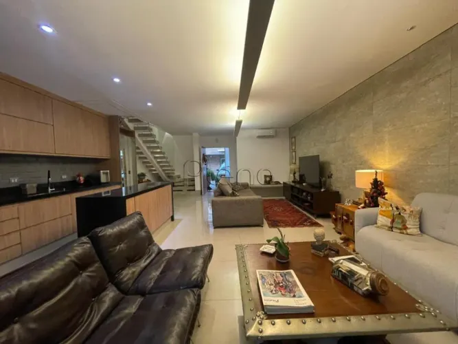 Casa à venda com 3 quartos no Parque Taquaral, Campinas.