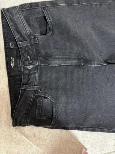 Calça jeans cintura alta preta com brilho nunca usada