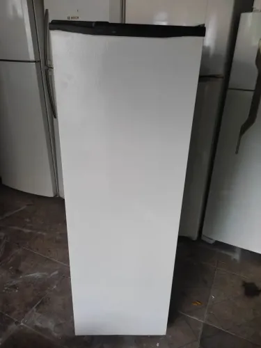 Geladeira 240 l funcionando perfeitamente entrego