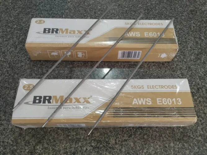Vendo eletrodos 2.5 6013 caixa com 5kilos de eletrodos por 75.00 reais a cx *