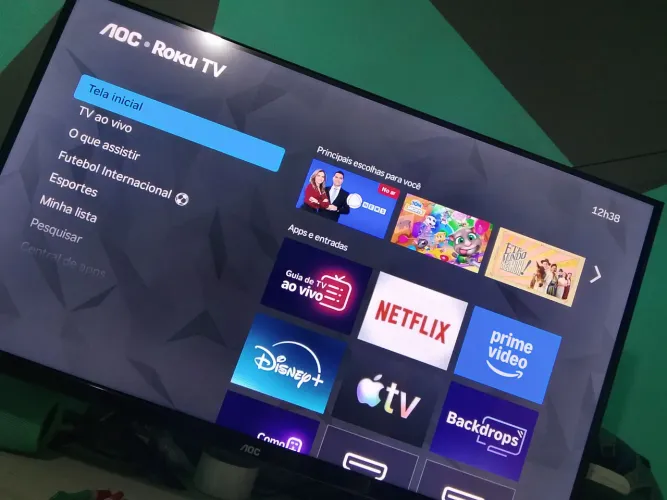 Vendo TV Smart top sem um arranhão, funcionando perfeitamente! Com controle e pezinho ! 