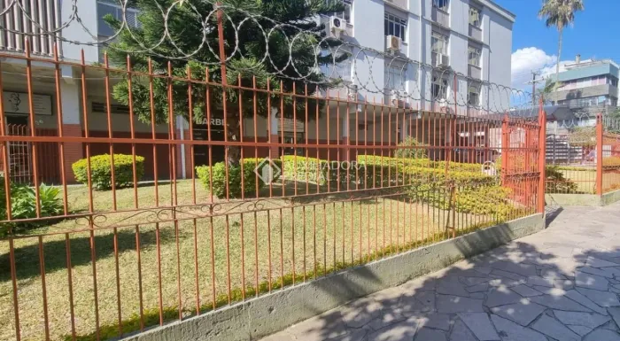 LOJA NO MENINO DEUS - Esquina Getúlio Vargas com a Barbedo