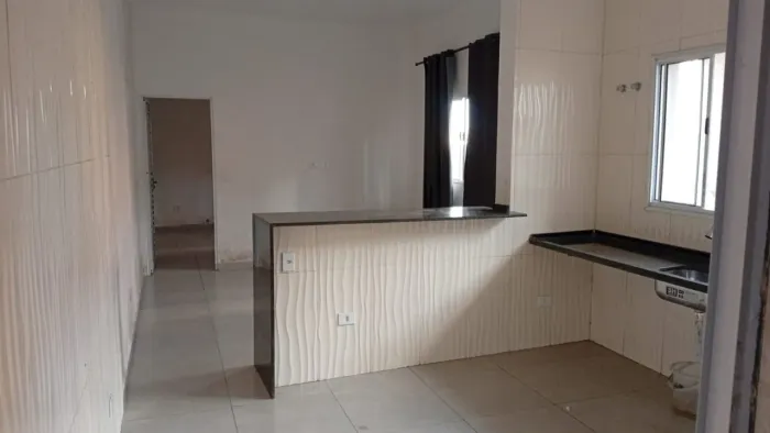 Casa Térrea para Locação em Poá, Jardim Obelisco, 1 dormitório, 1 banheiro