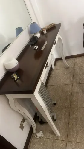 Aparador e espelho