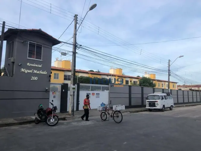 Apartamento com 2 dormitórios para alugar, 48 m² por R$ 1.314,59/mês - Parangaba - Fortale