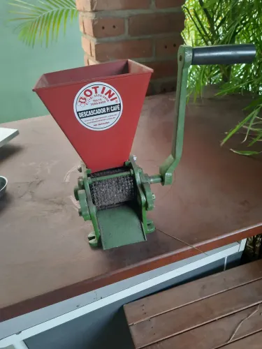 Descascador de cafe manual