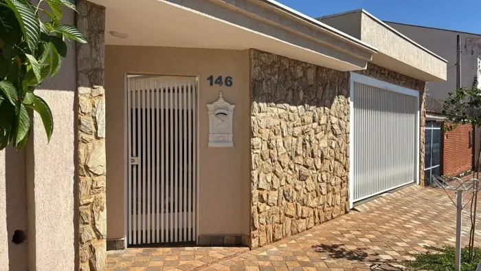 Casa para venda tem 220 metros quadrados com 3 quartos em Independência - Ribeirão Preto -