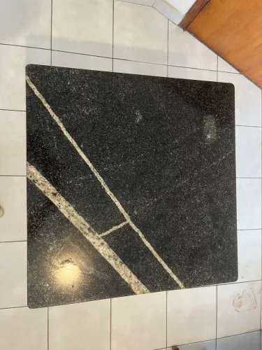 Vendo mesa de pedra de granito para 4pessoas 