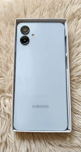 Smartphone Samsung Galaxy A06 128GB Azul Claro - Novo na Caixa