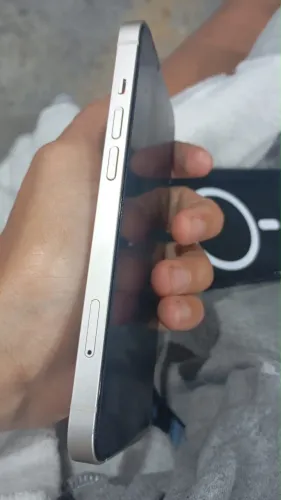 iPhone 13  128 gb  79 de bateria  Sem detalhes de uso  Nunca foi trocado nada !  $ 1750