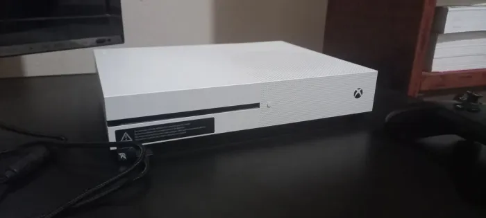 Xbox One S 500gb com dois controles 