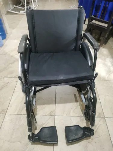 Vende se cadeira de rodas de passeio