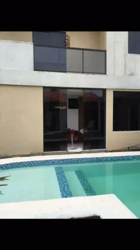 BS IMOBILIÁRIA VENDECAMBOINHAS- Excelente casa tríplex  , varandão, salão, 5 quartos, 3 su