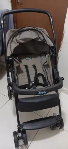 Vende-se carrinho de bebê semi novo