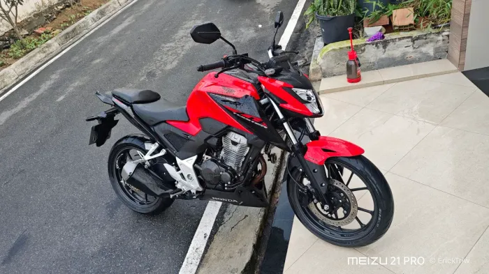 Vendo ou troco em 500f Twister 300f bem conservada