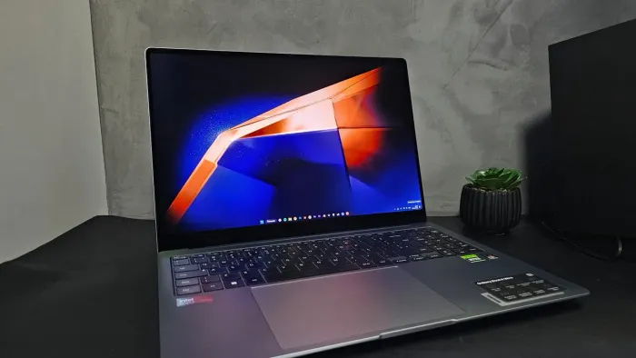 Samsung Galaxy Book4 Ultra | Core Ultra 9 | RTX 4070 | 32GB | 1TB | Caixa