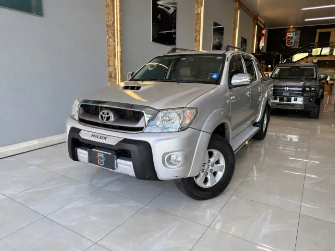 Toyota Hilux CD SRV 4X4 3.0 8V 116cv TB Diesel 2011