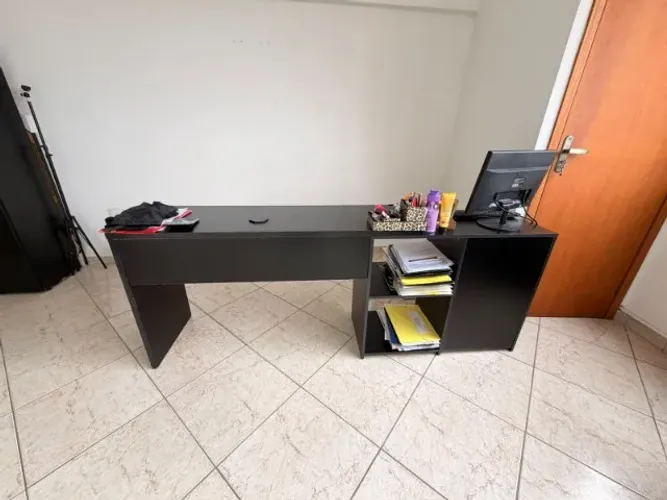 02 LINDAS MESAS DE ESCRITÓRIO COM GAVETEIROS QUE VIRA "L" R$290 CADA