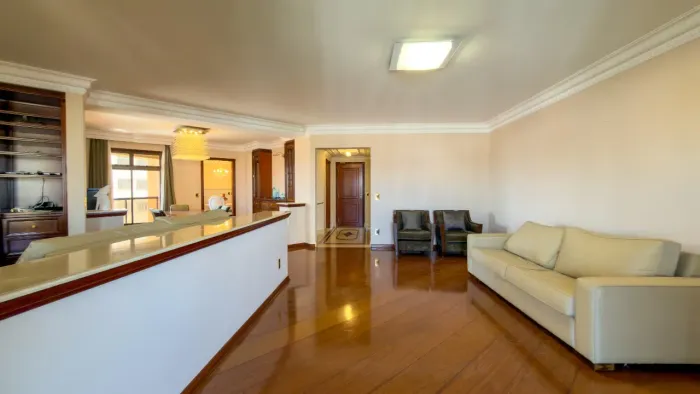 Apartamento 4 quartos à venda com 242 m².