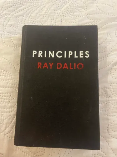 Livro Principles de Ray Dalio, em inglês