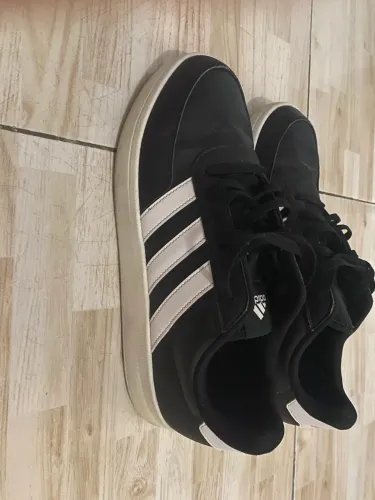 Tênis Adidas ( semi novo )