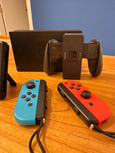 Nintendo Switch V2 + Caixa Original + Case + 32GB