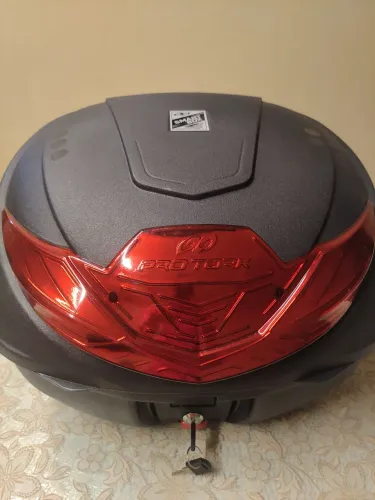 Baú Moto Bauleto 35 Litros Pro Tork Smart Box 4 Universal com Refletor Vermelho