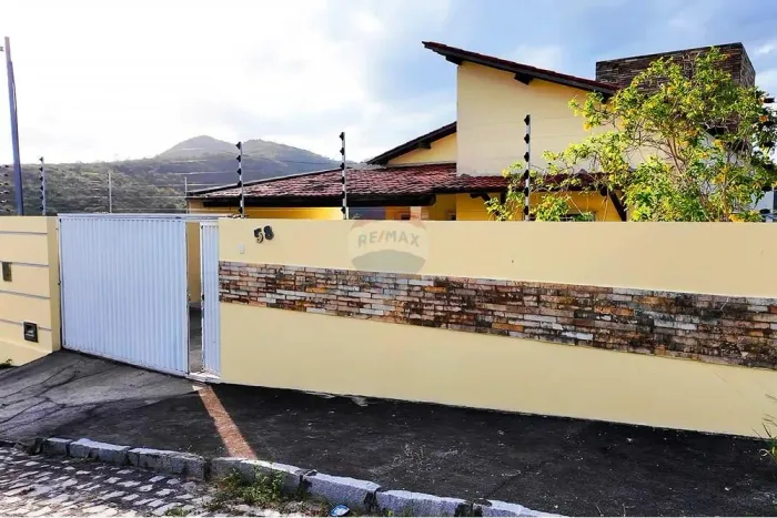 Casa à venda no bairro Edward Rocha,, Guarabira/PB.