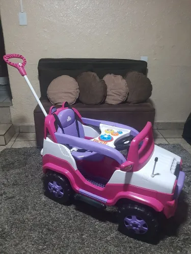 Carrinho de passeio ( jipe )