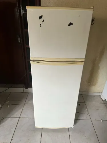 Vendo uma geladeira Eletrolux gelo seco (Entrego)
