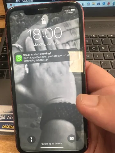 Iphone XR Red 250 GB (Maior Espaço) | Face ID Perfeito | Traseira Trincada