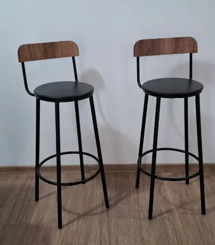 Kit com 2 banquetas altas estilo industrial