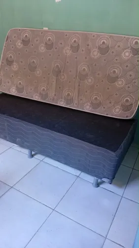 Vendo colchão solteiro e base.