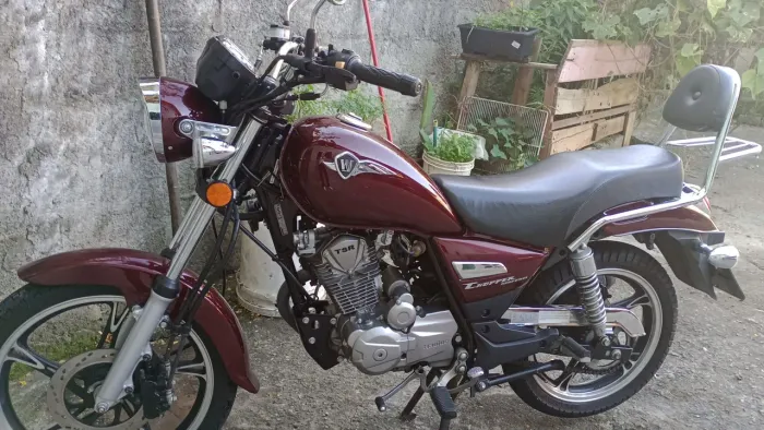 Moto pouco usada
