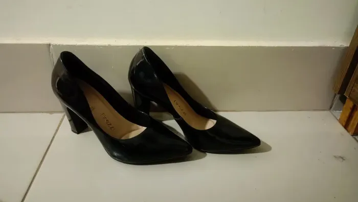 Scarpin em verniz preto