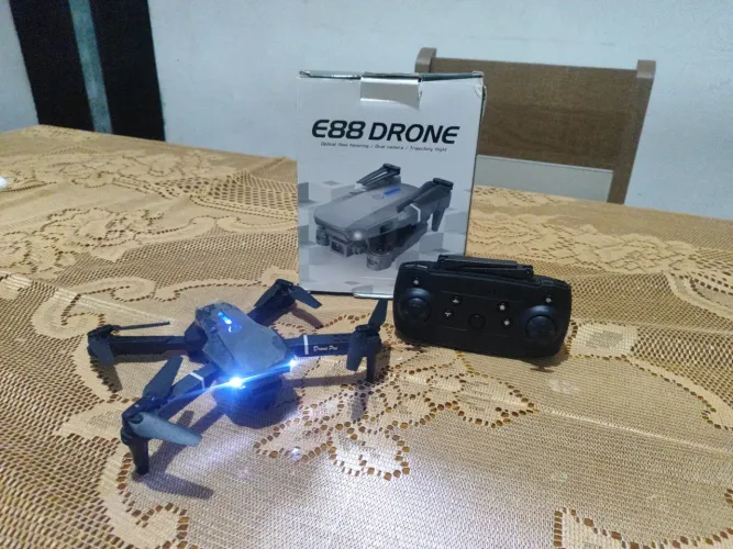 ?DRONE E88 NOVO?