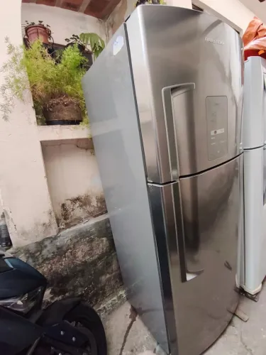 Geladeira inox espaçosa