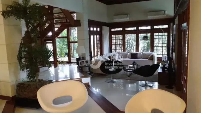 Linda Casa, 4 dormitórios à venda, 550 m² por R$ 3.000.000 - Camboinhas - Niterói/RJ