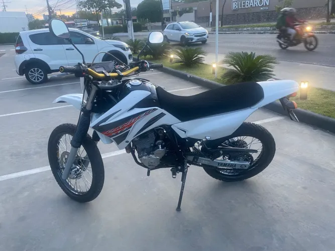 Lander 250 a venda