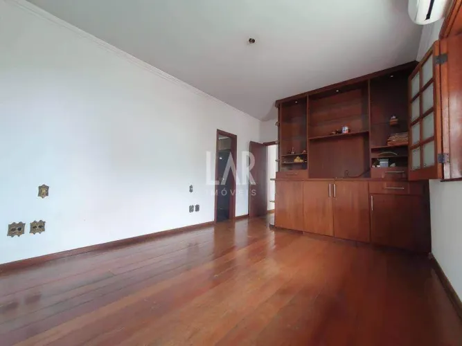 Casa à venda, 4 quartos, 1 suíte, 4 vagas, Sagrada Família - Belo Horizonte/MG
