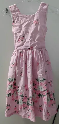 Vestido infantil rosa de flores 