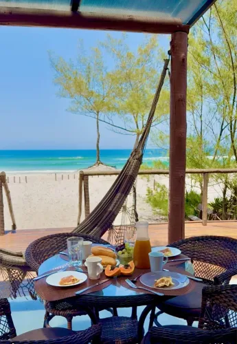 Chalé total pé na areia