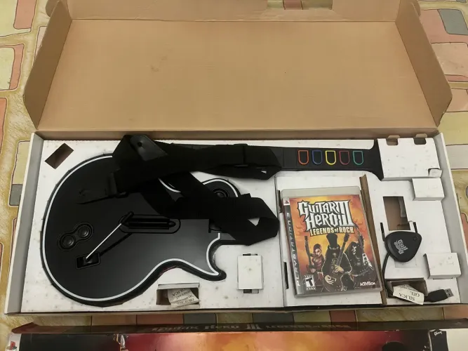 Guitarra Guitar Hero completa com jogo Ps3 LEIA O ANÚNCIO
