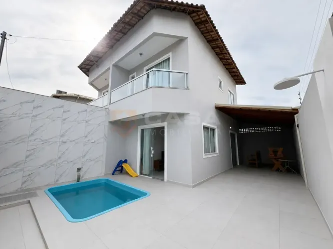 Casa duplex com piscina Porteira fechada a poucos passos da praia